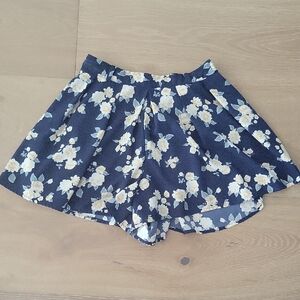 Floral Navy Pleated Women's Shorts